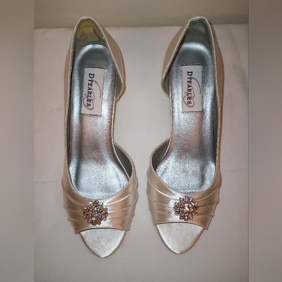 Women's Dyeables Kim White Satin 6B Peep-Toe Heels Evening Wear or Wedding Pumps - Picture 6 of 10